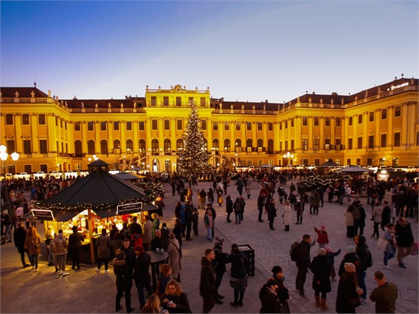 Kultur- und Weihnachtsmarkt Schönbrunn © FOTOFALLY