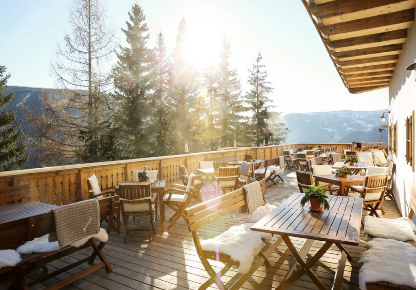 Almdorf Seinerzeit - Terrasse - MICE Service Group